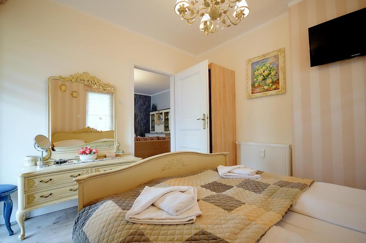 Miodowy Dom Exspanse Apartament 2 Lub 3 Pokoje Z Tarasem I Parkingiem Kołobrzeg Eksteriør bilde