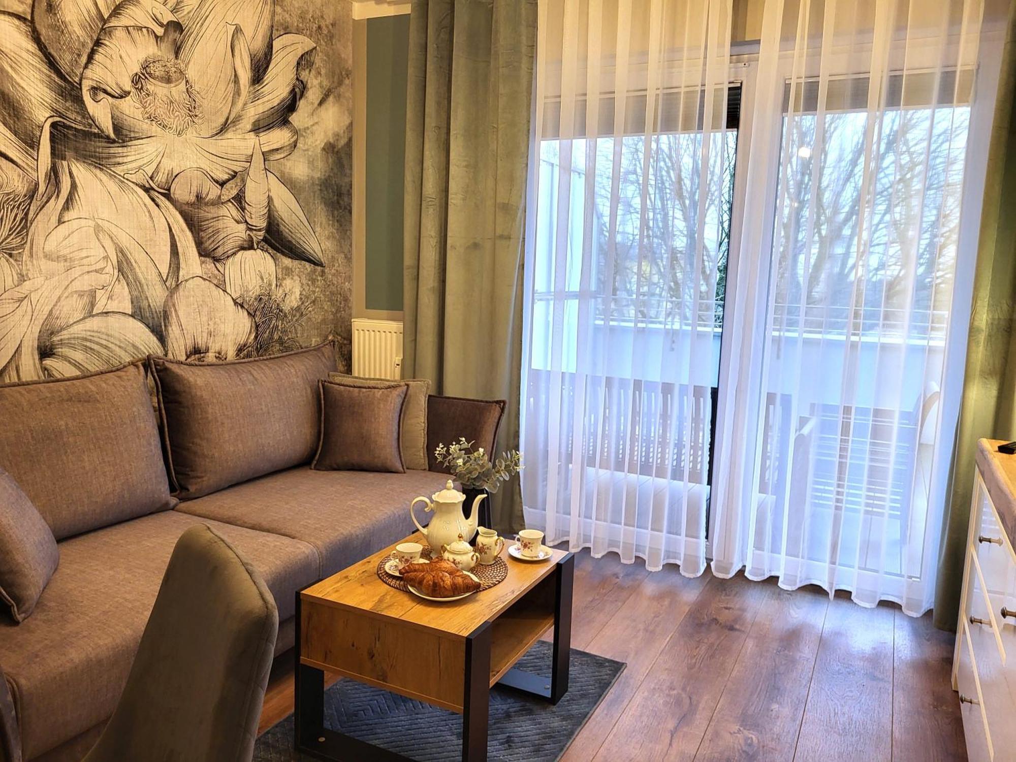 Miodowy Dom Exspanse Apartament 2 Lub 3 Pokoje Z Tarasem I Parkingiem Kołobrzeg Eksteriør bilde