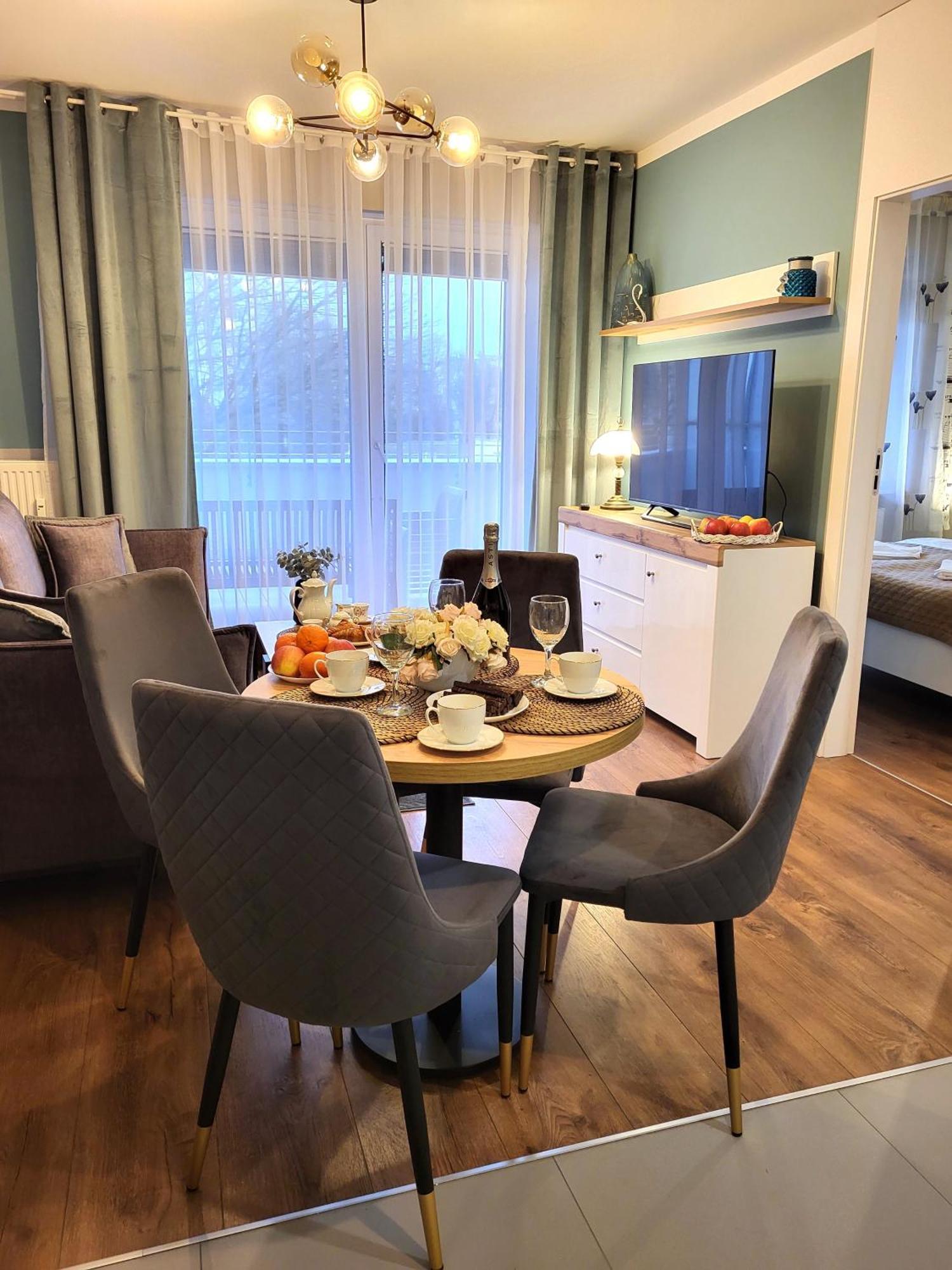 Miodowy Dom Exspanse Apartament 2 Lub 3 Pokoje Z Tarasem I Parkingiem Kołobrzeg Eksteriør bilde